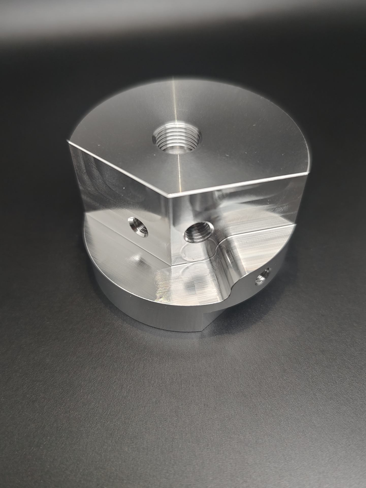 Machined metal component with multiple threaded holes